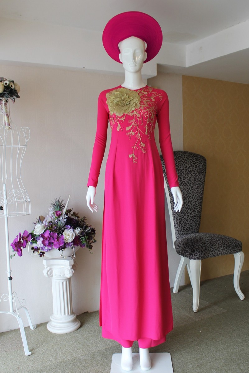 Hình ảnh chi tiết sản phẩm Mẫu áo dài hồng cánh sen đính hoa cách điệu đẹp mắt