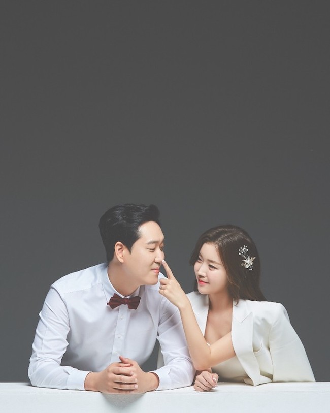 tao dang chup anh cuoi trong studio gheo nhau