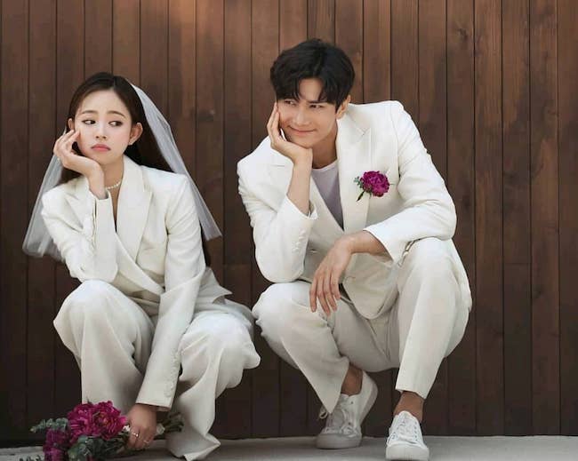 tao dang chup anh cuoi trong studio lam tro nhi nho 3