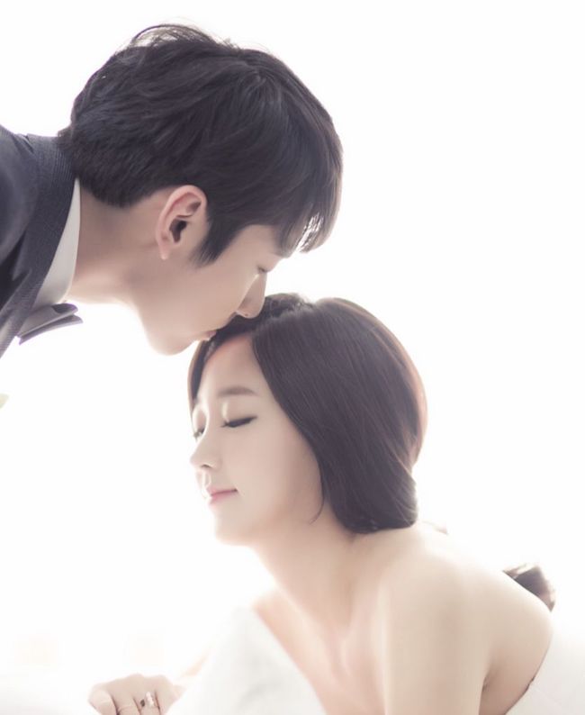 tao dang chup anh cuoi trong studio hon nhau 4