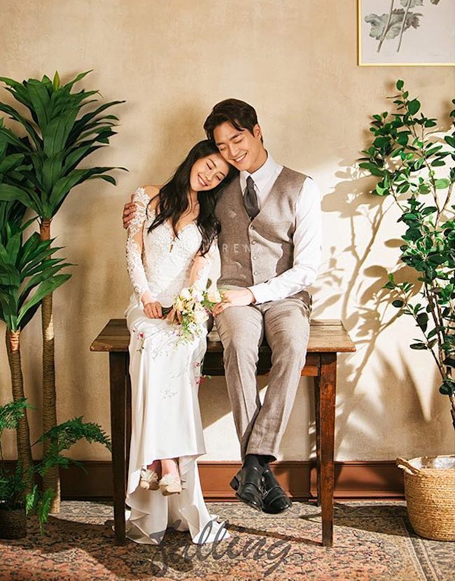 tao dang chup anh cuoi trong studio tua nhau 3