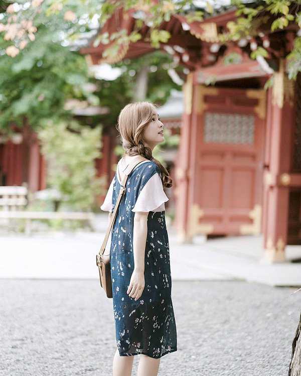 cách tạo dáng chụp ảnh - chụp ảnh đứng nghiêng người