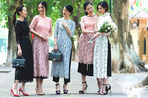 Áo dài cổ tròn ren