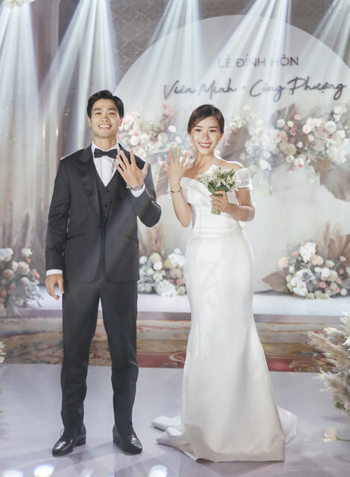 Bộ trang sức đính hôn hàng hiệu Cartier của Công Phượng