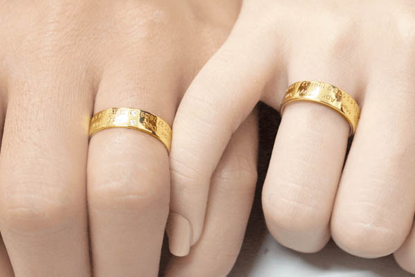 Cặp nhẫn cưới vàng 18k giá bao nhiêu