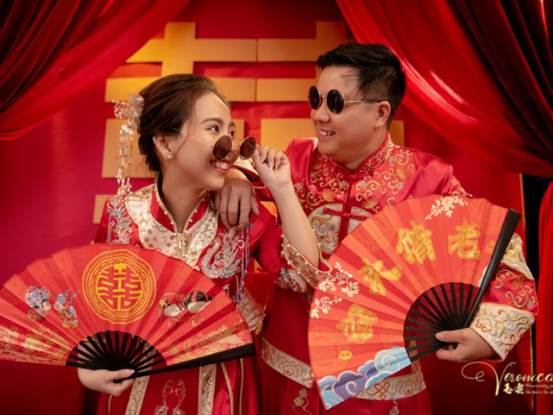 Màu sắc trong hỷ phục là màu đỏ