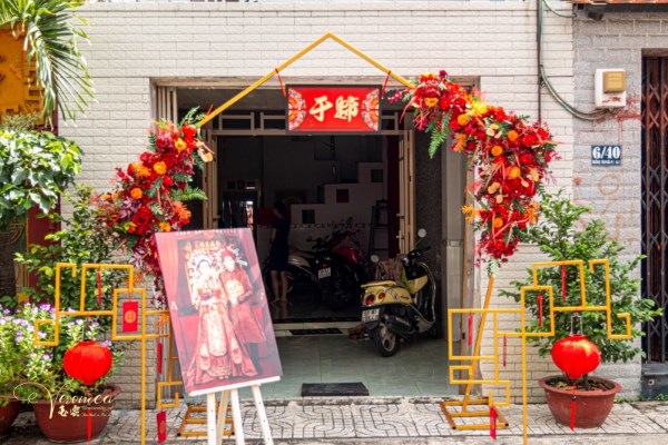 Hình cưới để cổng tại lễ vu quy