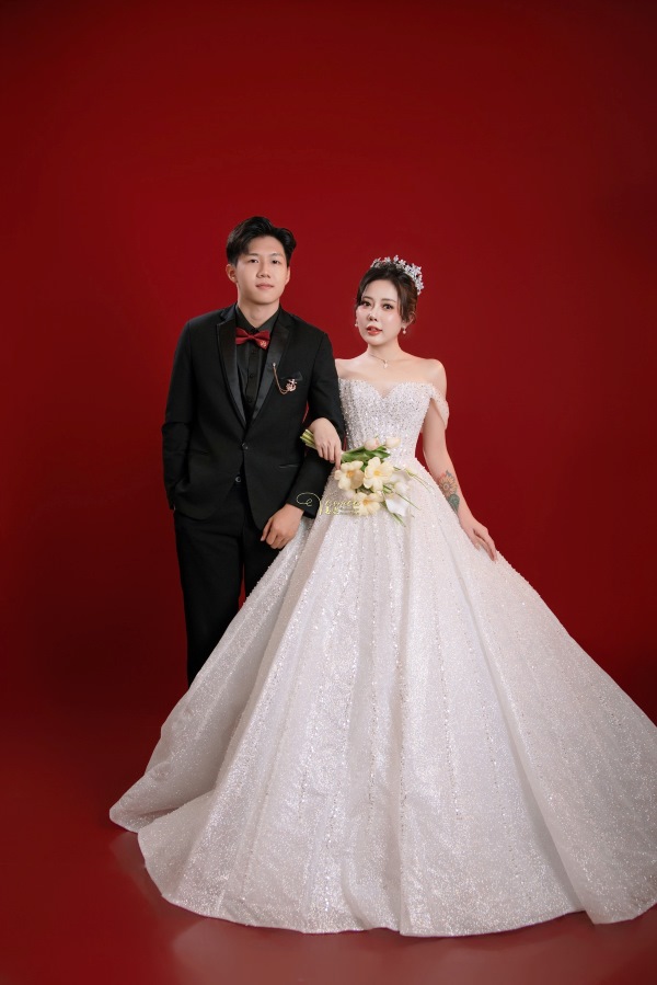Hình cổng cưới cô dâu chú rể nhìn trực diện
