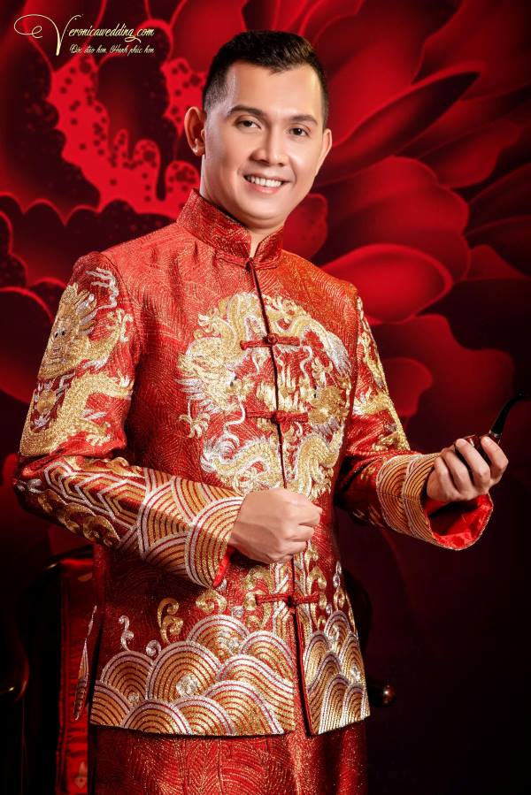 Áo khỏa đỏ hoạ tiết rồng thêu chỉ vàng