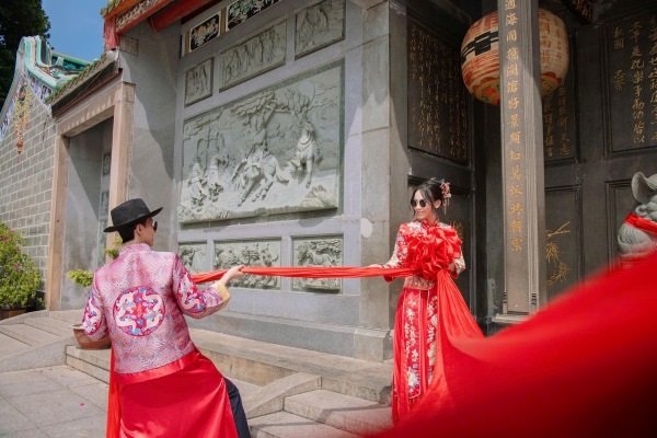 Ghi lại khoảnh khắc lãng mạn tại chùa Ông - Nơi linh thiêng giữa lòng Sài Gòn