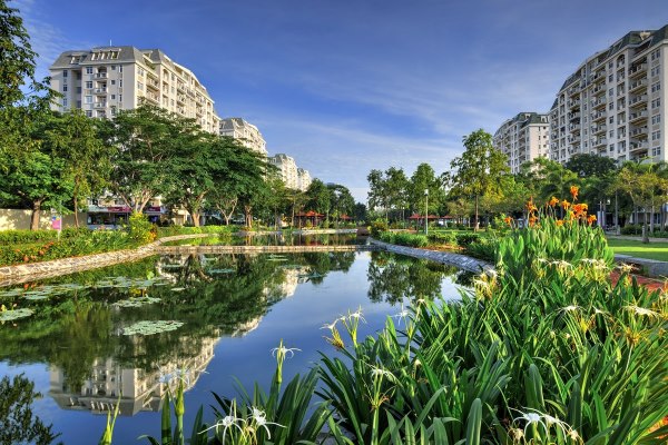 Vườn xanh giữa kiến trúc cao tầng sang trọng ở Phú Mỹ Hưng cũng là nơi lý tưởng để chụp ảnh cưới