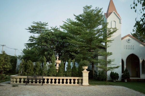 Tráng lệ với ảnh cưới ngoài trời tại Sài Gòn Rustic