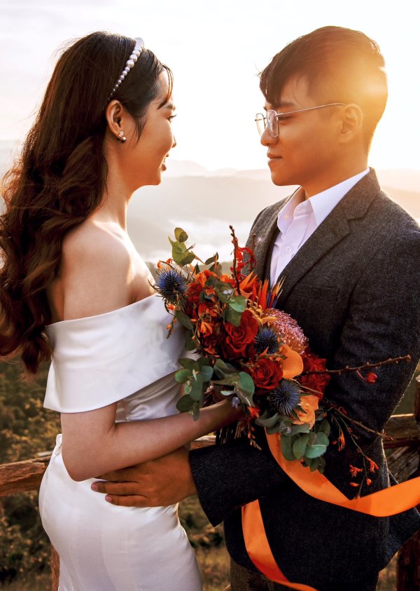 Đồi Chân Mây - Cầu Gỗ Săn Mây Đà Lạt với biển mây bồng bềnh huyền ảo mỗi sớm mai là địa điểm chụp ảnh cưới lãng mạn như chốn tiên cảnh