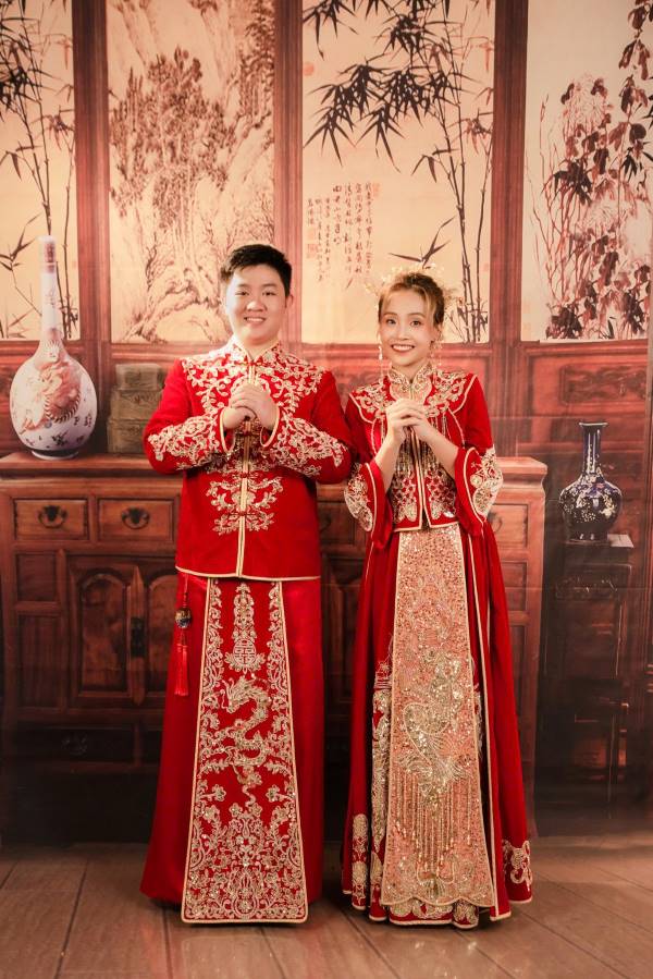 Áo khoả cưới Trung Hoa đỏ thêu tinh xảo – biểu tượng cho tình yêu viên mãn
