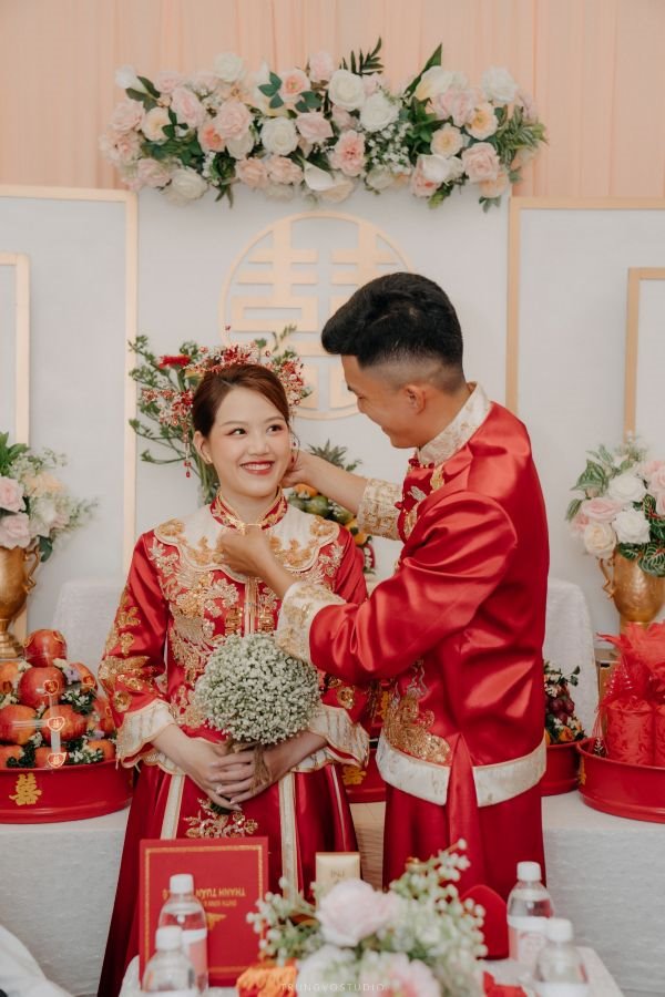 Trao quà mừng và lưu giữ những lời chúc tốt đẹp từ người thân yêu