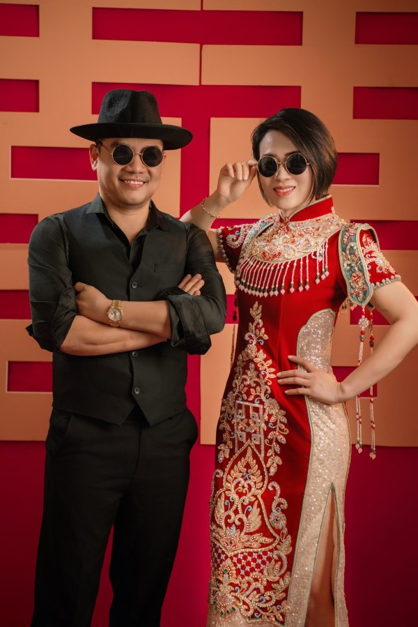 Sườn xám đính đá mang lại cảm giác tinh xảo, sang trọng