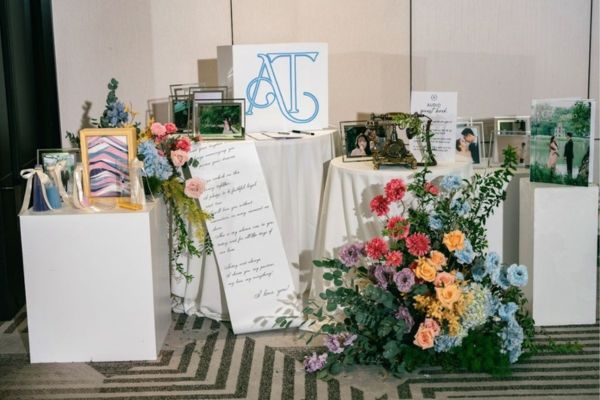 Trang trí bàn tiếp khách ngày cưới với phong cách Rustic mộc mạc, gần gũi