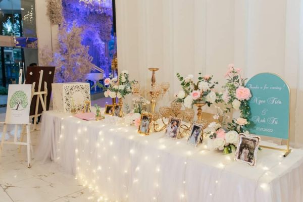 Trang trí bàn gallery tiếp khách tiệc cưới phong cách Galaxy hiện đại, độc đáo