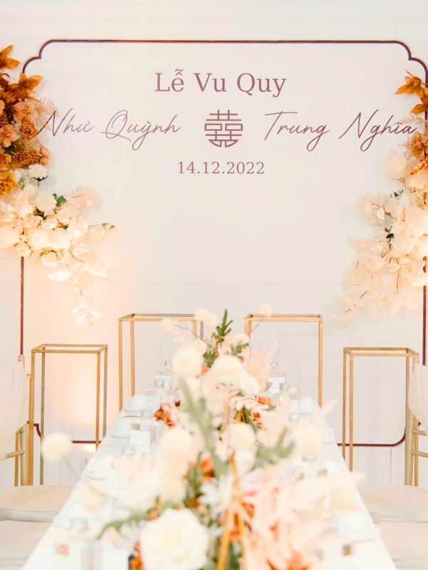 Phong cách decor lễ Vu Quy tối giản nhưng không đơn điệu, nhờ vào chất lượng vật liệu và sự sắp đặt khéo léo