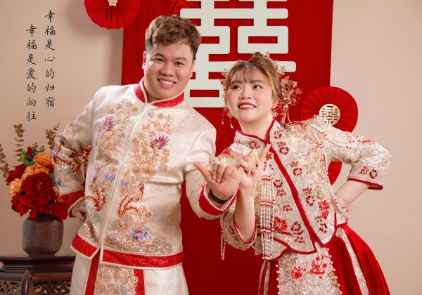 Nên đặt trước từ 2 - 4 tháng là khoảng thời gian lý tưởng để các cặp đôi thong thả chọn váy