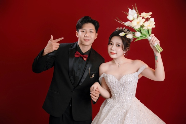 Đừng quên gửi kèm một tấm thiệp điện tử thật chỉn chu để lời mời thêm phần trang trọng