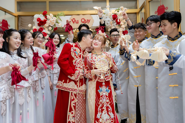 Chiếc nhẫn trên tay phái nữ là ngôn ngữ không lời thể hiện tình trạng hôn nhân và gu thẩm mỹ tinh tế