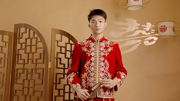 Chân dung mang hơi hướng điện ảnh với ánh sáng và màu sắc hoài cổ