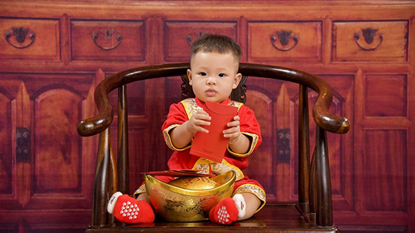 Chân dung bố mẹ và hai con được chụp riêng trong cùng concept