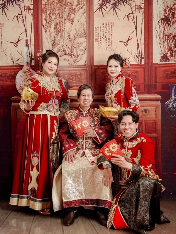 Không gian studio tối giản kết hợp các phụ kiện mang phong cách Trung Hoa