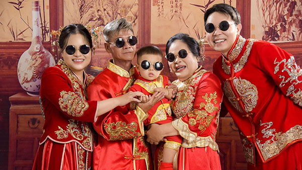 Ba thế hệ cùng hiện diện trong bộ ảnh thôi nôi mang nét văn hóa Hoa