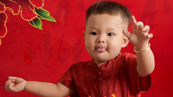 Trang phục truyền thống trong bộ ảnh thôi nôi người Hoa