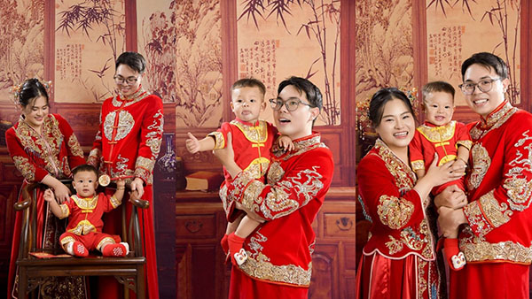 Gia đình nhỏ cùng tạo dáng trong concept Gia Đình Hoan Hỷ