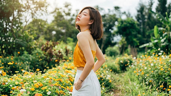 Tạo dáng chuyển động tự nhiên khi tự chụp ảnh chân dung