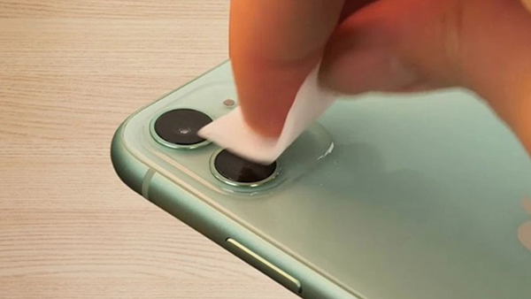 Không lau camera trước khi chụp khiến ảnh chân dung mờ